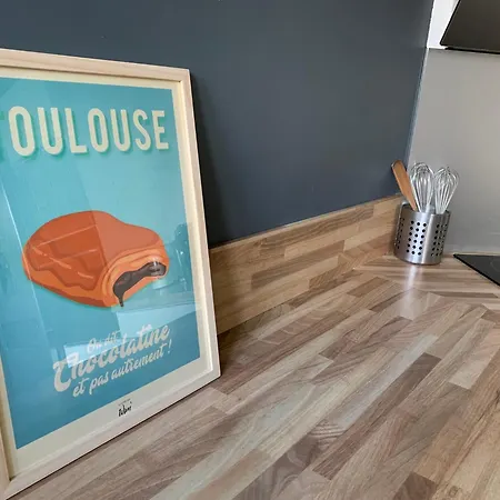 Jolie Maison Avec Cheminée, à La Campagne *