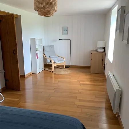 Jolie Maison Avec Cheminée, à La Campagne