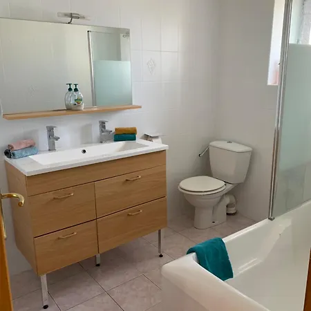 Jolie Maison Avec Cheminée, à La Campagne * Taix