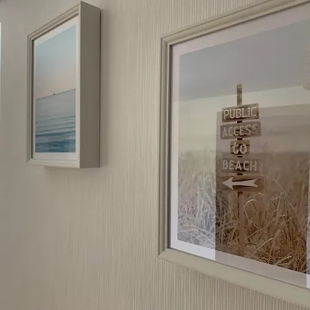 Jolie Maison Avec Cheminee, A La Campagne *