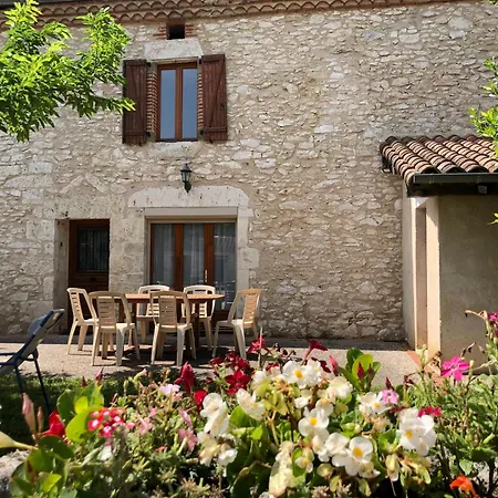 Jolie Maison Avec Cheminee, A La Campagne *