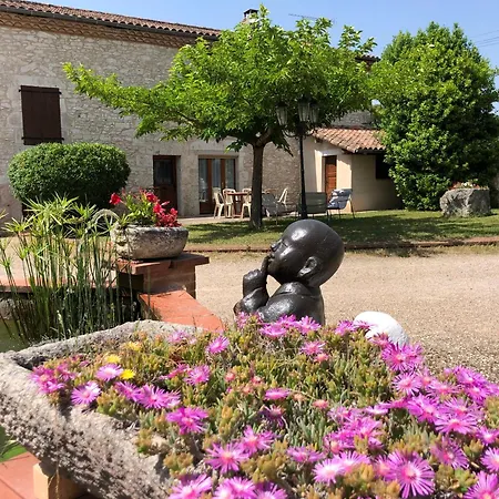 Jolie Maison Avec Cheminee, A La Campagne * Taix