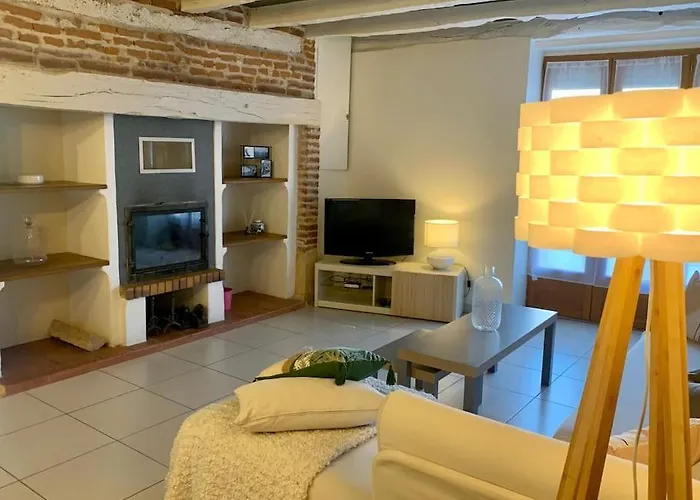 Jolie Maison Avec Cheminee, A La Campagne