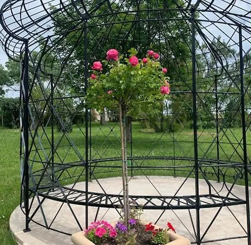 Jolie Maison Avec Cheminee, A La Campagne Vakantiehuis