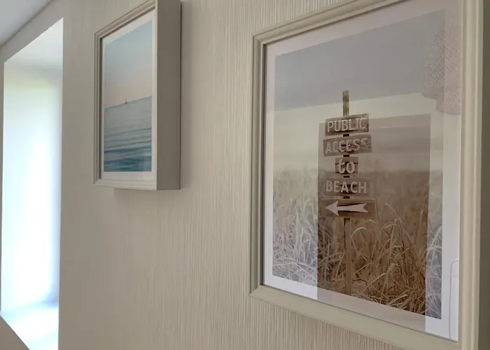 Jolie Maison Avec Cheminee, A La Campagne *