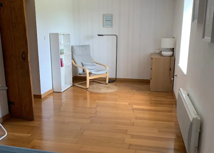 Jolie Maison Avec Cheminee, A La Campagne