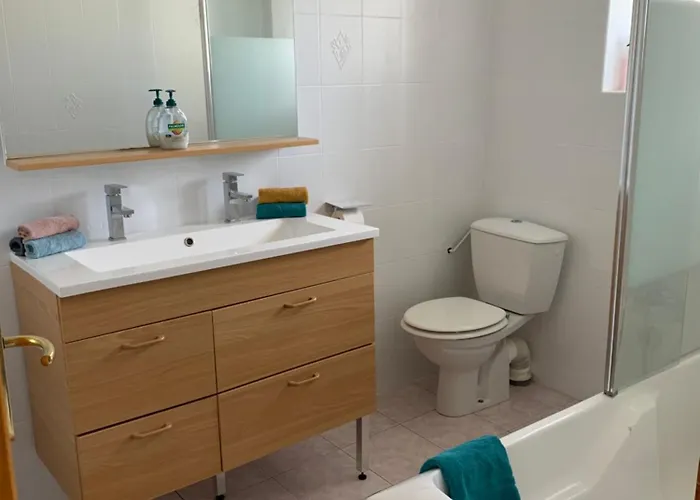 Jolie Maison Avec Cheminee, A La Campagne * Taix